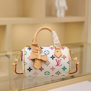🔥M13391 White Color This Nano Speedy handbag features a compact silhouette crafted from Monogram coated canvas with calf leather trim, showcasing the vibrant spirit of the Louis Vuitton x Takashi Murakami reissue collection through its bright hues.Toron handles and a dazzling padlock pay homage to the House's travel heritage, while a removable and adjustable shoulder strap and a distinctive LV x TM key case complete the ensemble.10 x 7.5 x 16 cm (H x W x L) Monogram coated canvas Cowhide leather trim Fabric lining Metal hardware Zipper closure Removable key case Shoulder strap: Removable, adjustable Strap half-length: 45.5 cm Strap half-length adjustable to: 54.0 cm Handles: Double handles
